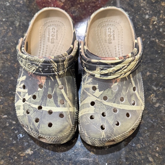 Crocs children’s  size 11 in camo - Picture 1 of 3